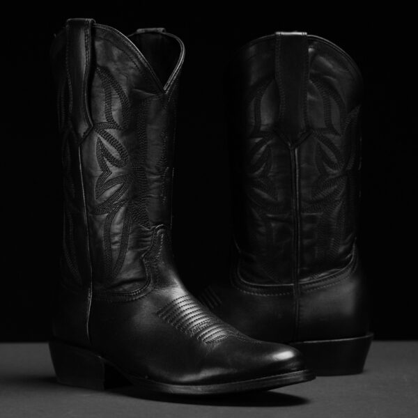 Black Cowhide – Round Toe