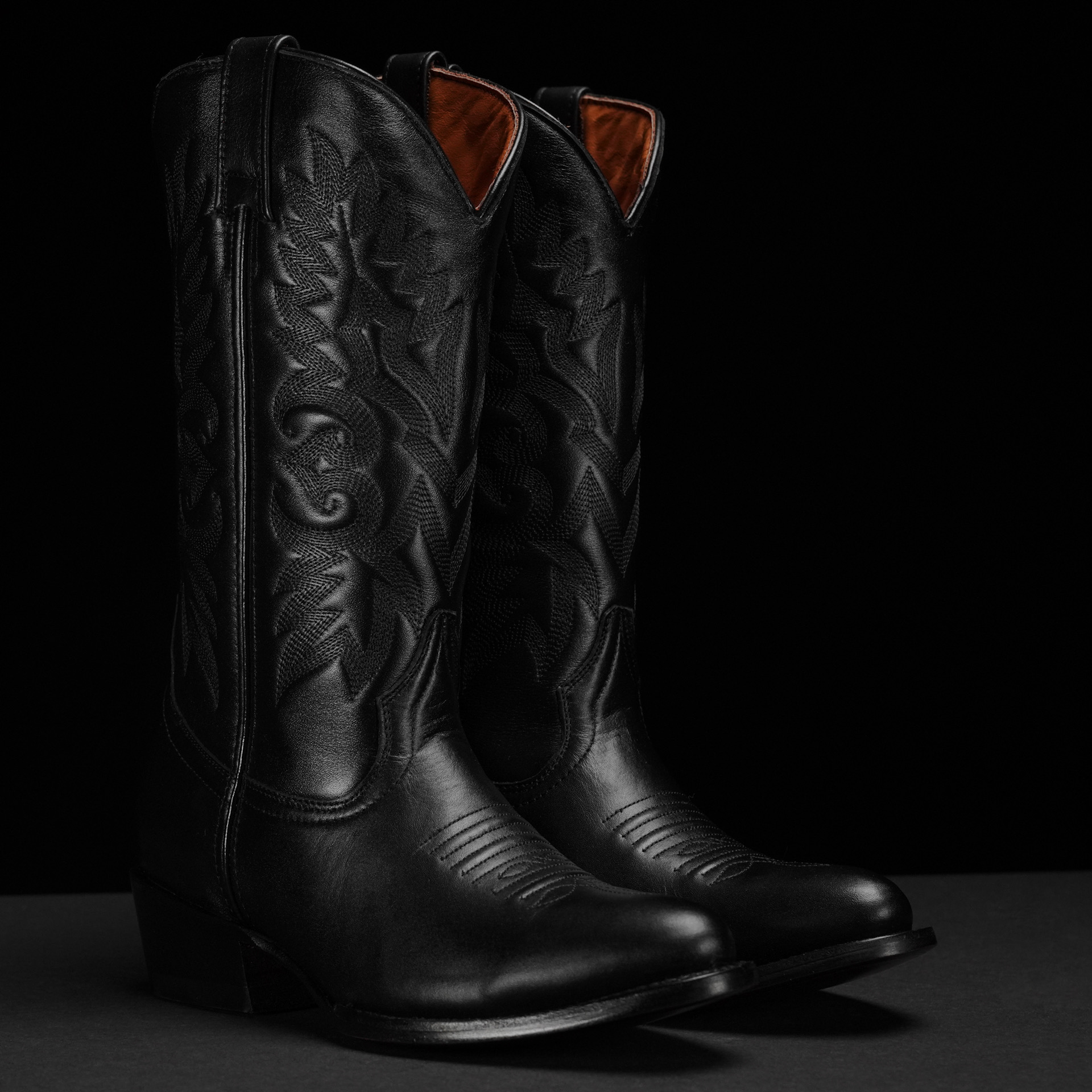 Black Cowhide – Round Toe